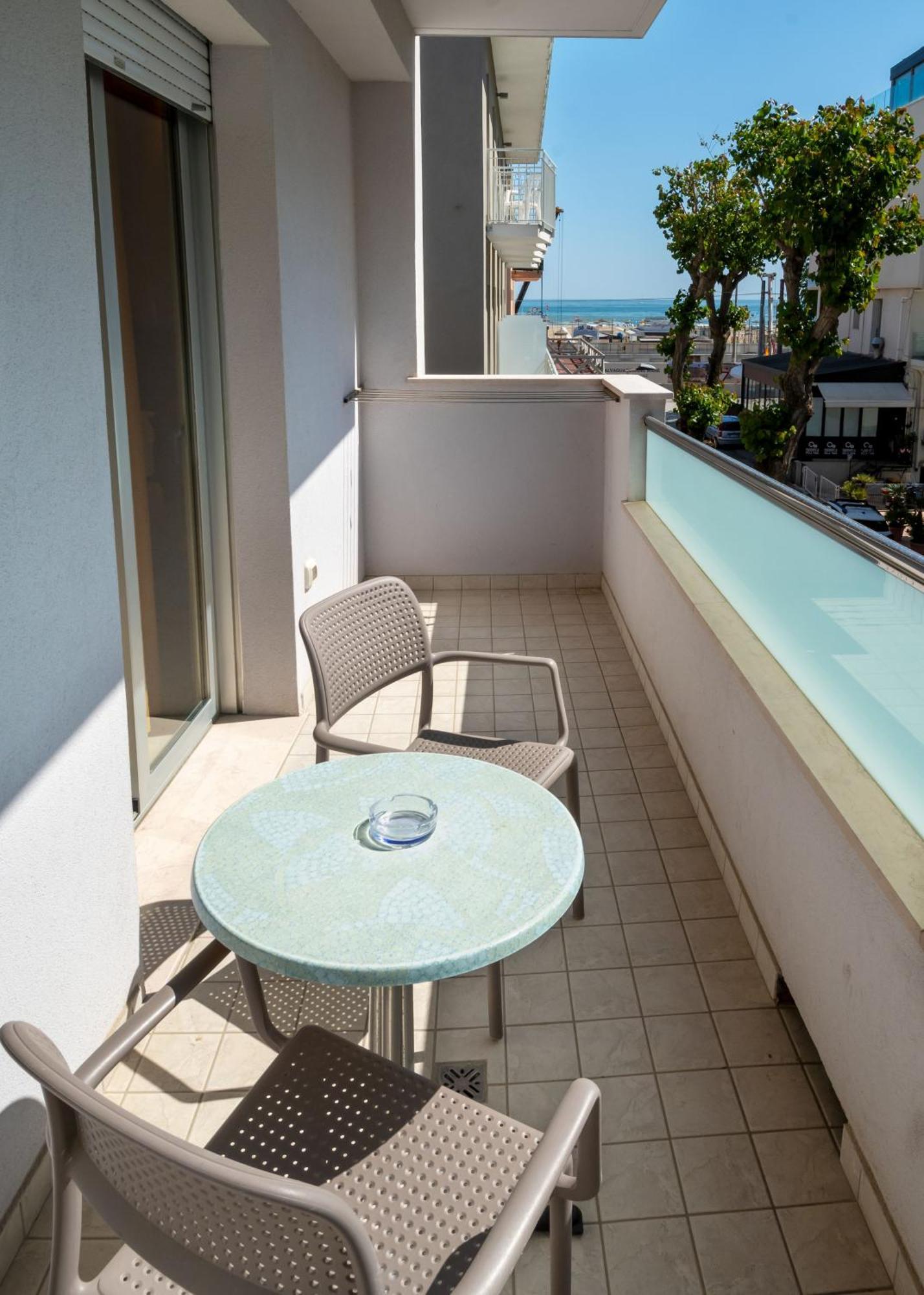 Residence Marzia Rimini Eksteriør bilde